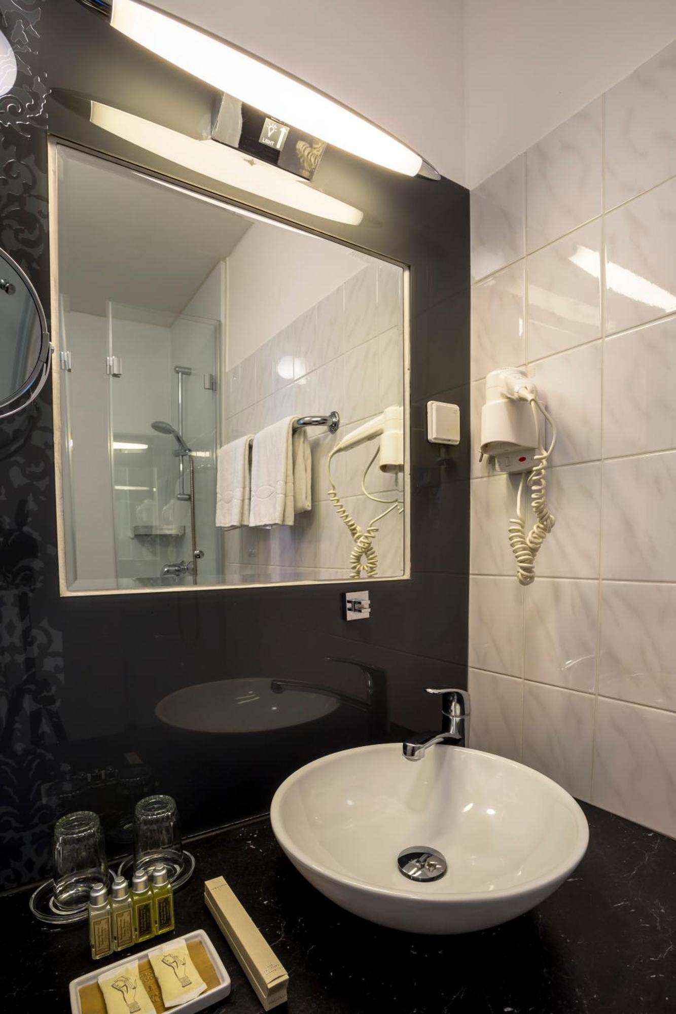 Boutique Hotel Columbia Wenen Buitenkant foto